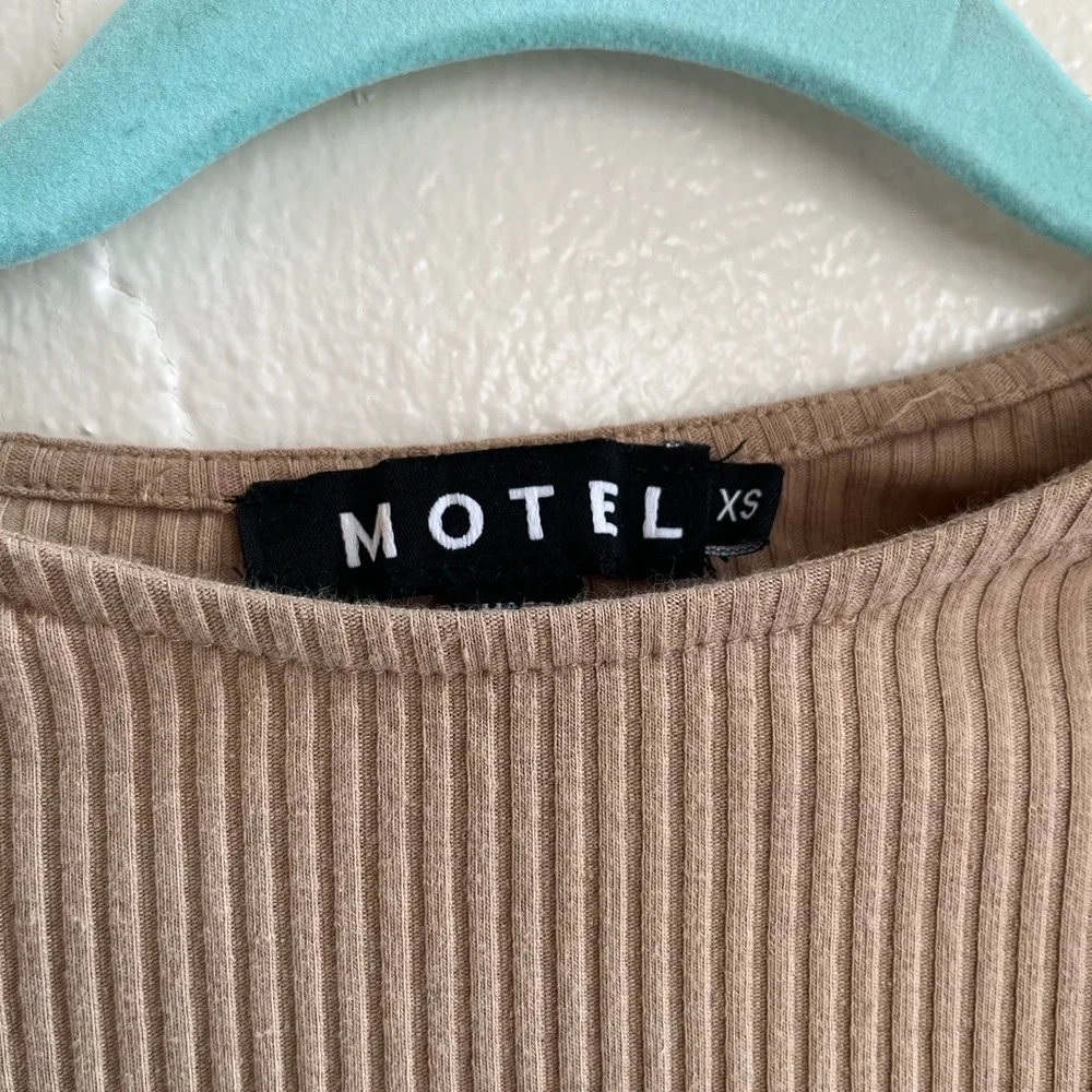 Motel Rocks Ruched Side Crop Top - Picture 2 of 3